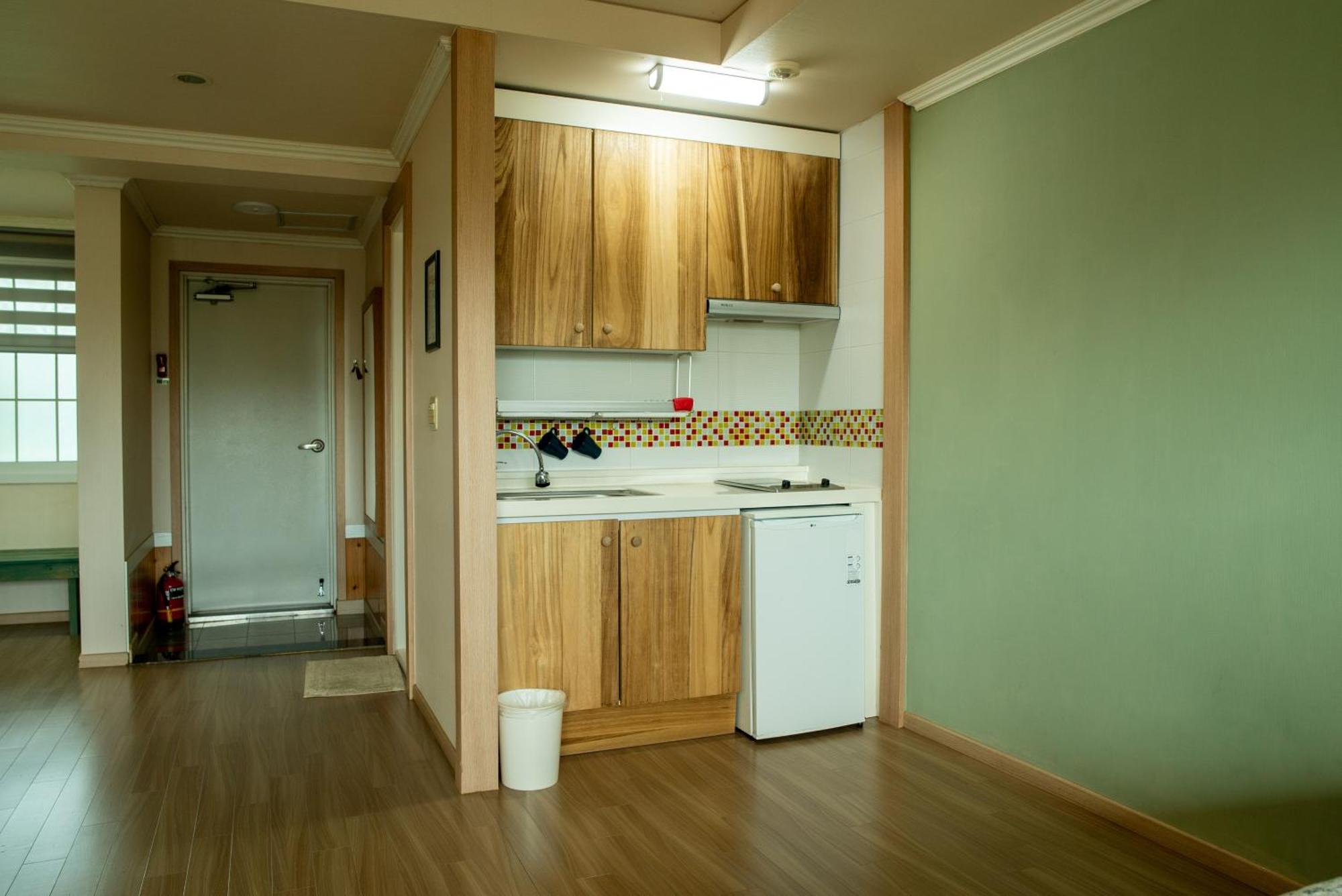 Green Narae Pension Сеогвипо Екстериор снимка